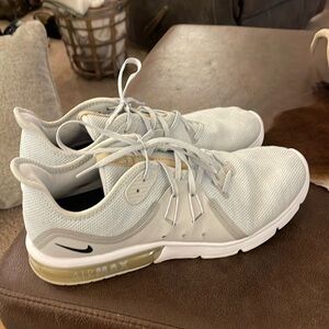 Men’s Nike Air Max size 12